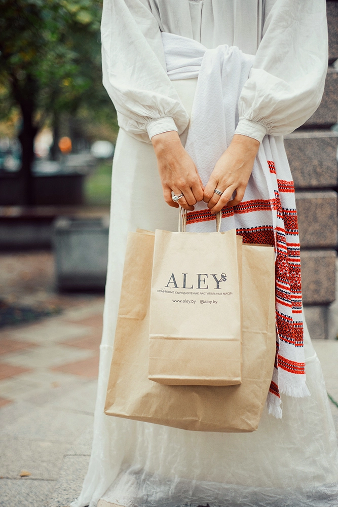 Масло наливается в тарелку