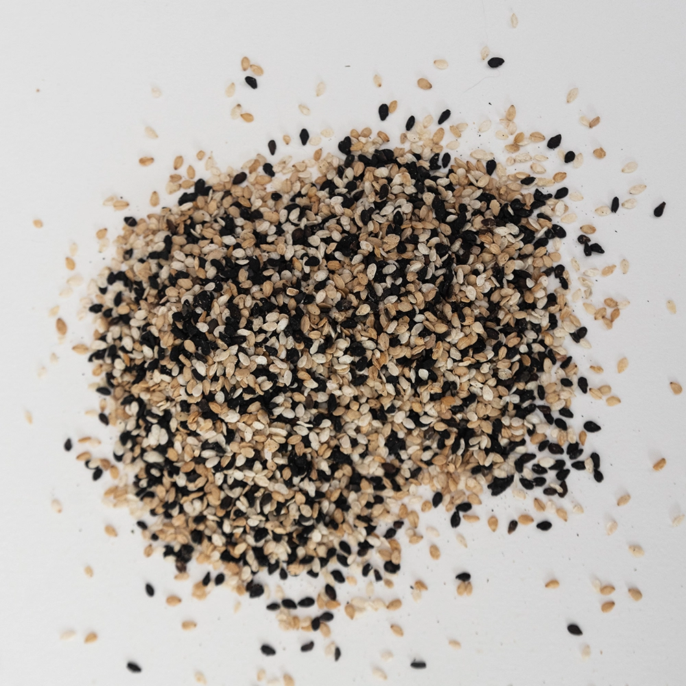 Масло кунжута в ящике с хлебом